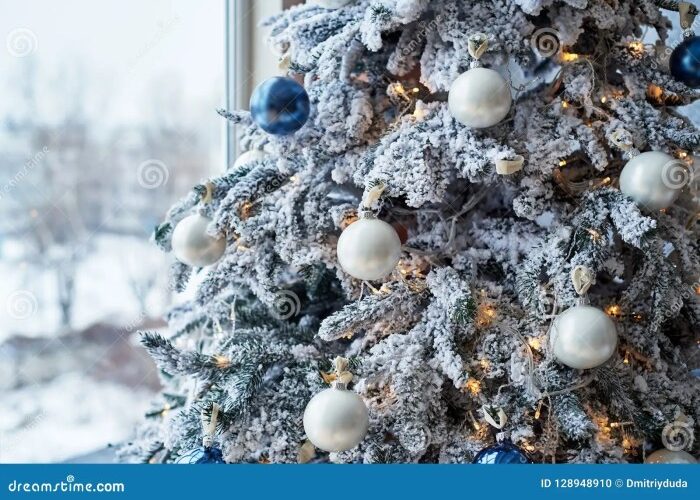 Bauble cluster tree decoration